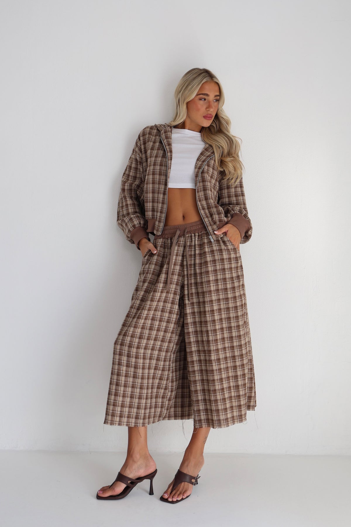 חליפת משבצות פלנל שילוב - חום בהיר - תמונה 7